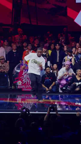 Er hat keine Krümel hinterlassen 😮‍💨 Das ist der Gewinner des Red Bull Dance Your Style World Final in Zürich: WILLIS 🔥👏 Jetzt noch schnell ins Replay hier auf TikTok 📺 #redbull #verleihtflüüügel #energydrink #redbulldanceyourstyle #dance 
