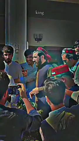يو خوا تلے نه‌ يم په‌ دې خپل وطن کښې ورک يمه را به‌ شم د خپل ځان په لټون يمه پُښتون يمه  رحمت شاه سائل  دوه ديرشمه کليزه مو اُمبارك شه مشره خداے مو راته تل ښاد او بريالي لره لوے ژوند مو نصيب شه 😍☺️ #Happy_Birthday_Mshra 🫀 #LongLiveResistance  #ManzoorPashteen  #لراوبریوافغان 🇦🇫