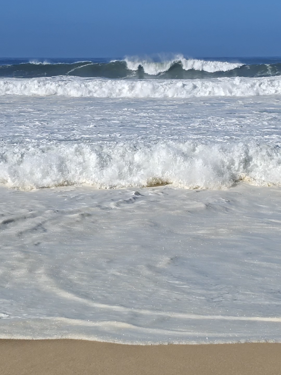 #wavesbeach #soundbeach #strongwaves #ocean #beautifulbeach 