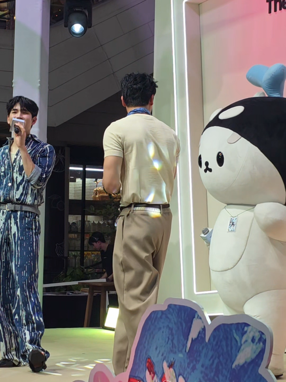 โพก้าโดนเตนิวซังหลอก ทำเหมือนจะร้องเพลงนึงแต่ดันร้องอีกเพลง🤣 POLCA FAM WITH SAMSUNGTV #SamsungTVxTayNewPolcasan #เตนิว #POLCASAN #TayNew #โพก้าซัง 