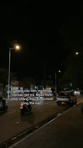 “Ngày vay tiền, người ta hỏi bao giờ trả. Ngày mình khổ, chẳng mấy ai hỏi mình sống thế nào.”#tamtrang #sttdoi #xh 