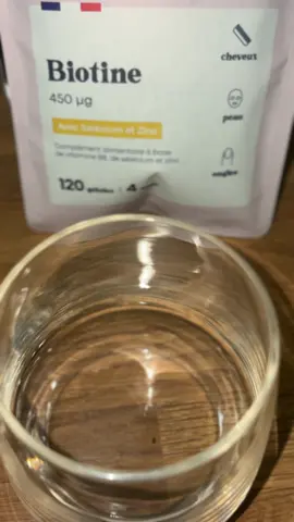✨ Mon petit secret beauté du matin ! 💖 Chaque matin, j'intègre la biotine à ma routine pour prendre soin de mes cheveux, de ma peau et de mes ongles. 💅🏽✨ Une petite habitude simple pour prendre soin de moi de l'intérieur ! 🌸 Les résultats demandent de la régularité et de la patience. 💕 Et vous, vous avez déjà testé la biotine ? Dites-moi en commentaire ! 👇 #Biotine #RoutineBeauté #CheveuxEtOngles #BeautyTips #TikTokShopFrance 