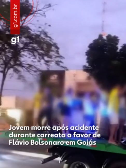 #Goiás - Um jovem de 19 anos morreu após um acidente durante uma carreata pró-Flávio Bolsonaro (PL), em Goianésia (GO). Segundo a Polícia Militar, Matheus Henrique Oliveira Silva, filho de um empresário do ramo automobilístico da cidade, foi atendido pelo Serviço de Atendimento Móvel de Urgência (Samu). Ele morreu durante o trajeto para o Hospital Municipal. O acidente ocorreu na noite deste sábado (24), na Rua Santos Dumont, no bairro Covoá. Segundo a polícia, o jovem estava em cima da carroceria de um caminhão do tipo prancha, com aproximadamente 20 pessoas ao redor de um carro de som. Conforme o relato de testemunhas, o jovem tentou descer do veículo em movimento, perdeu o equilíbrio e caiu no chão. A polícia apura se, na sequência, ele foi atropelado pelo caminhão e as demais circunstâncias do acidente. Leia mais no #g1. #acidente #carreata #fláviobolsonaro #g1local#tiktoknotícias