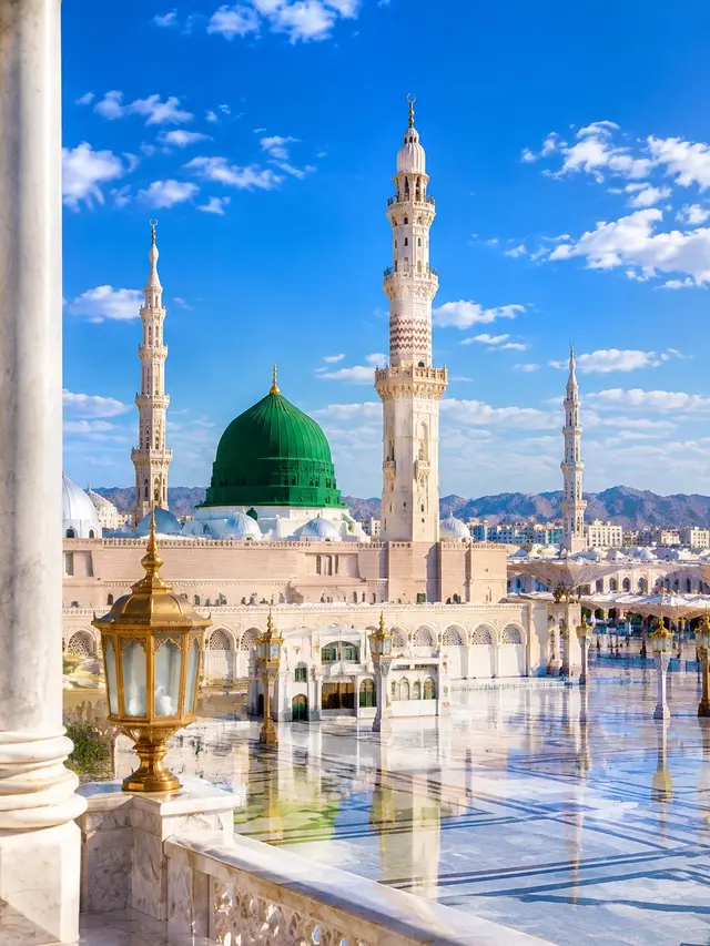 The most peaceful place on Earth 🕌 Madinah Travel Guide  Come explore Al-Masjid an-Nabawi in Madinah, Saudi Arabia ✨ 💡 Quick travel tips: ✅ Open 24/7, free entry ✅ Dress modestly (cover shoulders & knees) ✅ Book Rawdah access via Nusuk app in advance ✅ Stay in hotels nearby, walking distance to mosque ✅ Best time to visit: early morning or sunset for beautiful photos The green dome view is absolutely breathtaking 🤍 Have you ever dreamed of visiting Madinah? 👇 Drop YES in comments! #Madinah #AlMasjidAnNabawi #ProphetsMosque #SaudiArabiaTravel #traveltipsandhacks 