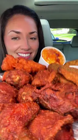 trying the most FAMOUS fried chicken in LA, maybe in the country 👀🍗🤔#friedchicken #foodreview #lafoodie #eating #fypシ 