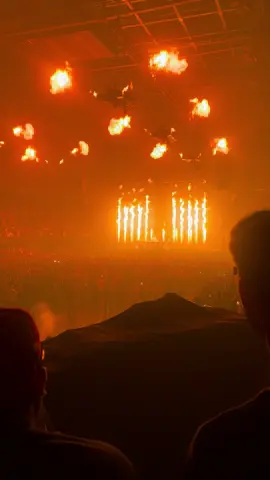 Insane production by @john summit like wtfffff also ended up right by the surprise booth so I was a row away from him!! #lasers #johnsummit 