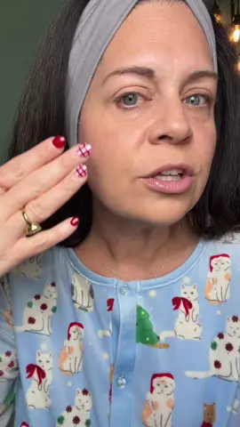 BB Blur  not only has an SPF of 30 for my skin, but it’s like applying a real life filter #tintedmoisturizer #tintedsunscreen #MatureSkinMakeup #NoMakeUpMakeUp #matureskin 