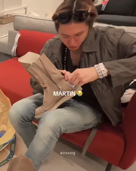martin 😭 tiba tiba ngelem sepatu di ikea 😭😭😭 #martinedwards #martincortis #martin #cortis 