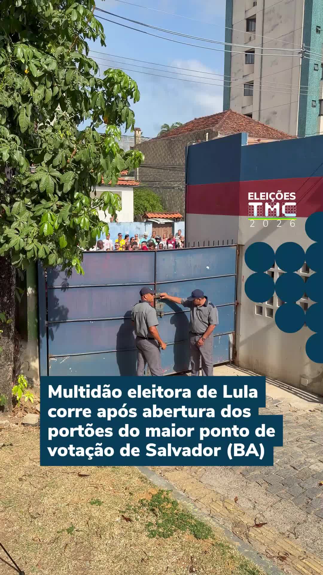 ONDA DE APOIADORES DE LULA CORRE PARA VOTAR NA BAHIA Os eleitores do Colégio Estadual Luiz Viana, em Salvador (BA), estavam acumulados na rua Waldemar Falcão antes mesmo dos portões da escola serem abertos. A multidão iniciou a votação para o segundo turno das Eleições 2026 já na manhã deste domingo (25). Ao todo, mais de 16 mil pessoas votam nas seções eleitorais do local. Os votantes entraram ao som de toadas em apoio ao candidato à reeleição, Luiz Inácio Lula da Silva (PT), e fazendo o gesto de 