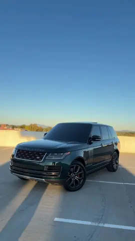 In love. #mrdrd26 #rangeroversvautobiography 