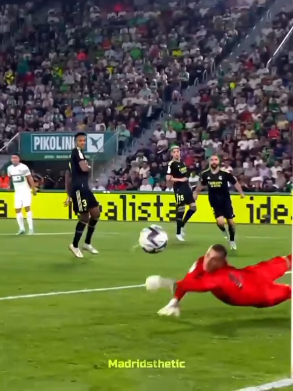 It’s your time to prove yourself again, Lunin 🧤🔥 We know you can do it again 💪#realmadrid 