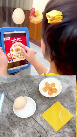 Có mom nào tò mò xem combo emoji của con mình lên tô cháo thật trông sẽ như thế nào không? 🌽🥦🥚 Hai mẹ con vừa sáng tạo ra một công thức cực đỉnh với Cháo Gấu Đỏ, con ăn thun thút khen ngon như cháo mẹ nấu vậy đó! #GauDo #ChaoGauDo #NgonNhuChaoMeNau #BienTauConMe #HopTacCungGauDo