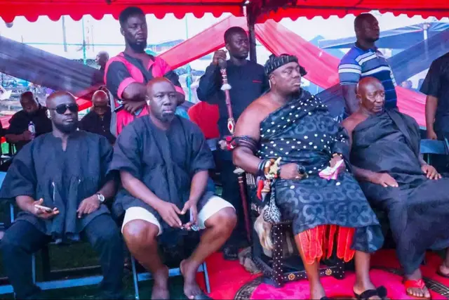I had the privilege of joining @Barima Amoako Akyempemhene to mourn with the family of the late Mr Amankwah.  #FuneralWeekend  #RIPtoAllGoneSouls #MefiSuhum