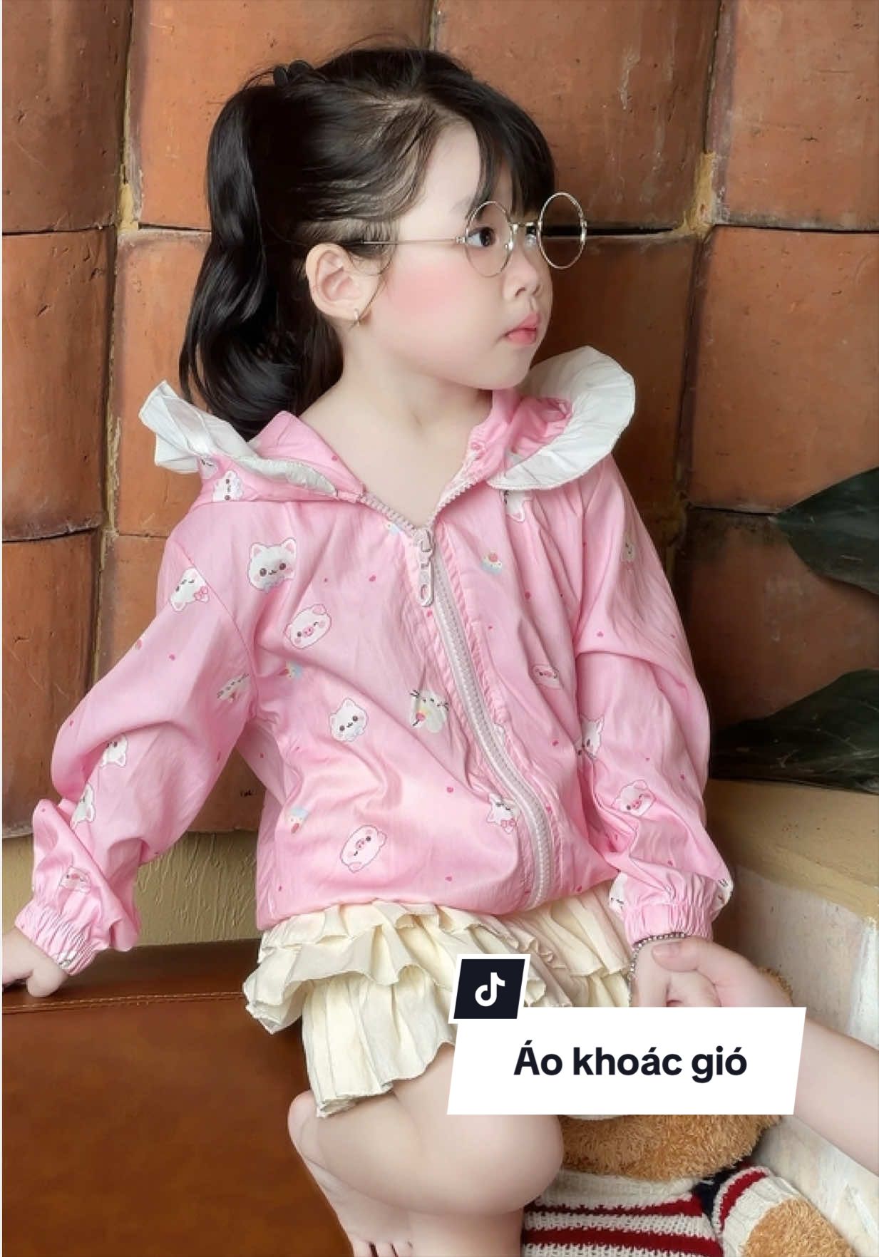 Áo khoác gió cho bé Ạ#xuhuong #thoitrangbegai #aogio #aogiochobe #fashion 