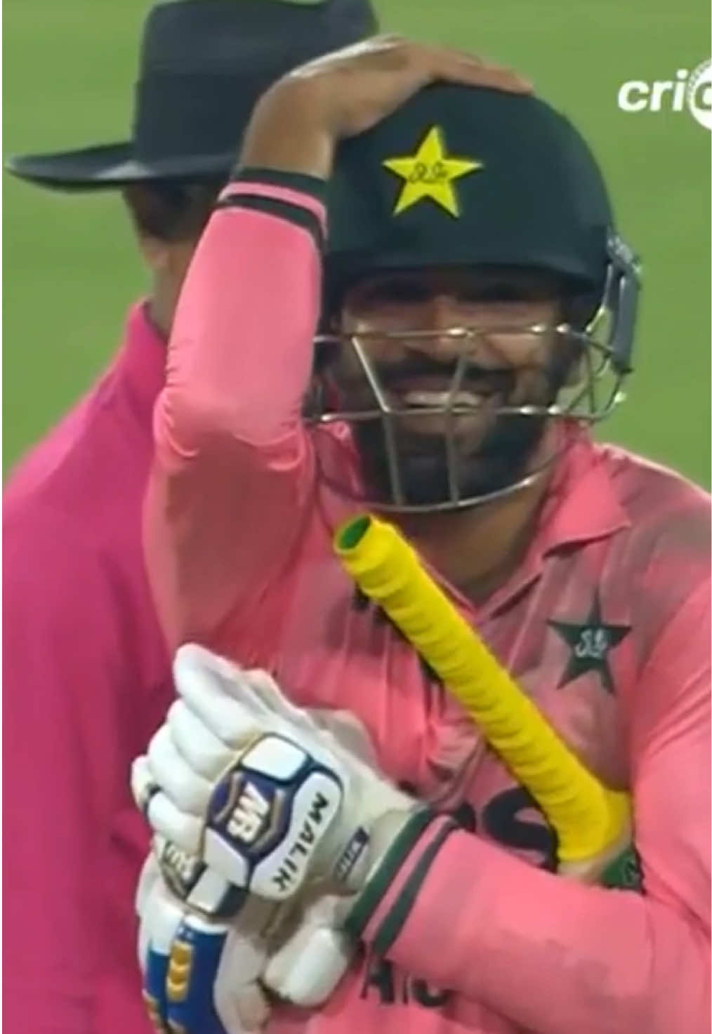 What A moment”🤣😆🥹Shadab Khan Brilliant review🤩Shadab khan has played very well Ma Sha Allah”🥹😍What a thriller between Pakistan and England Today”🔥🥹#mytrend766 #hamxayfam #hamxayinsta #mrhamxay #viralvideos 