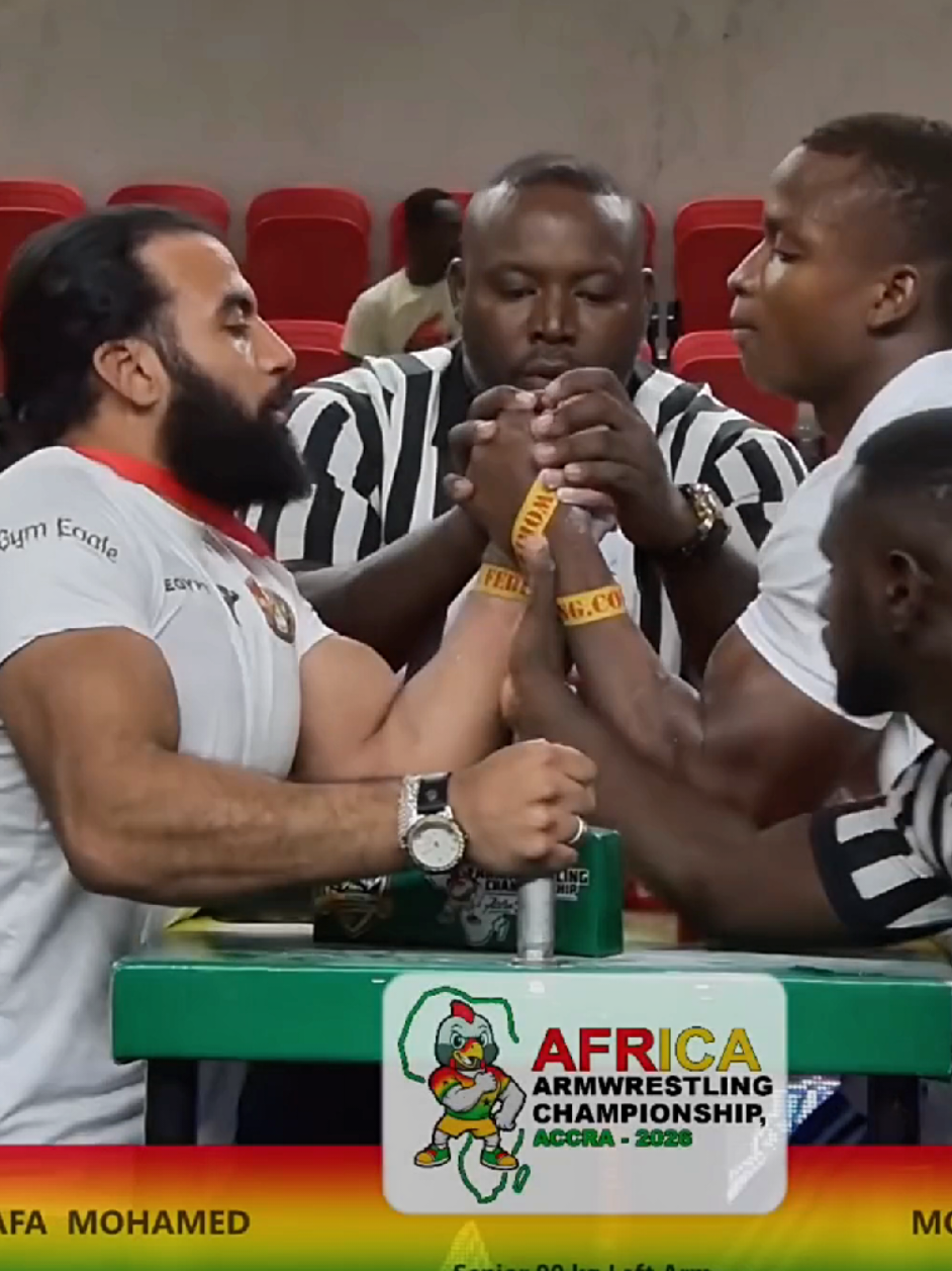 WHAT HAPPENED TO COULIBALY'S TOPROLL?! 🤯🇲🇱 When an elite toproller gets stopped, it changes the entire match! Absolute shock and tension at the table. Did his opponent find the ultimate counter? Drop your thoughts below! 🏆⚡️💥 #armwrestling #armwrestler #toproll #malitiktok🇲🇱 #coulibaly @NEPTUNES ARM 