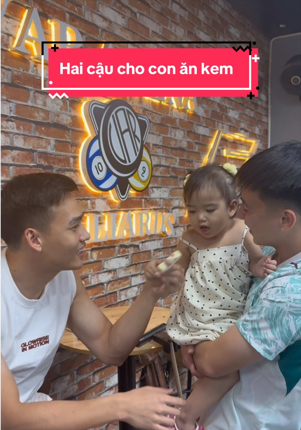 2 cậu lén cho em ăn kem 🤣🤣🤣 cay thật chứ 🤣 #anniebaby #buihoangvietanh #machngocha #varbilliardsarena 