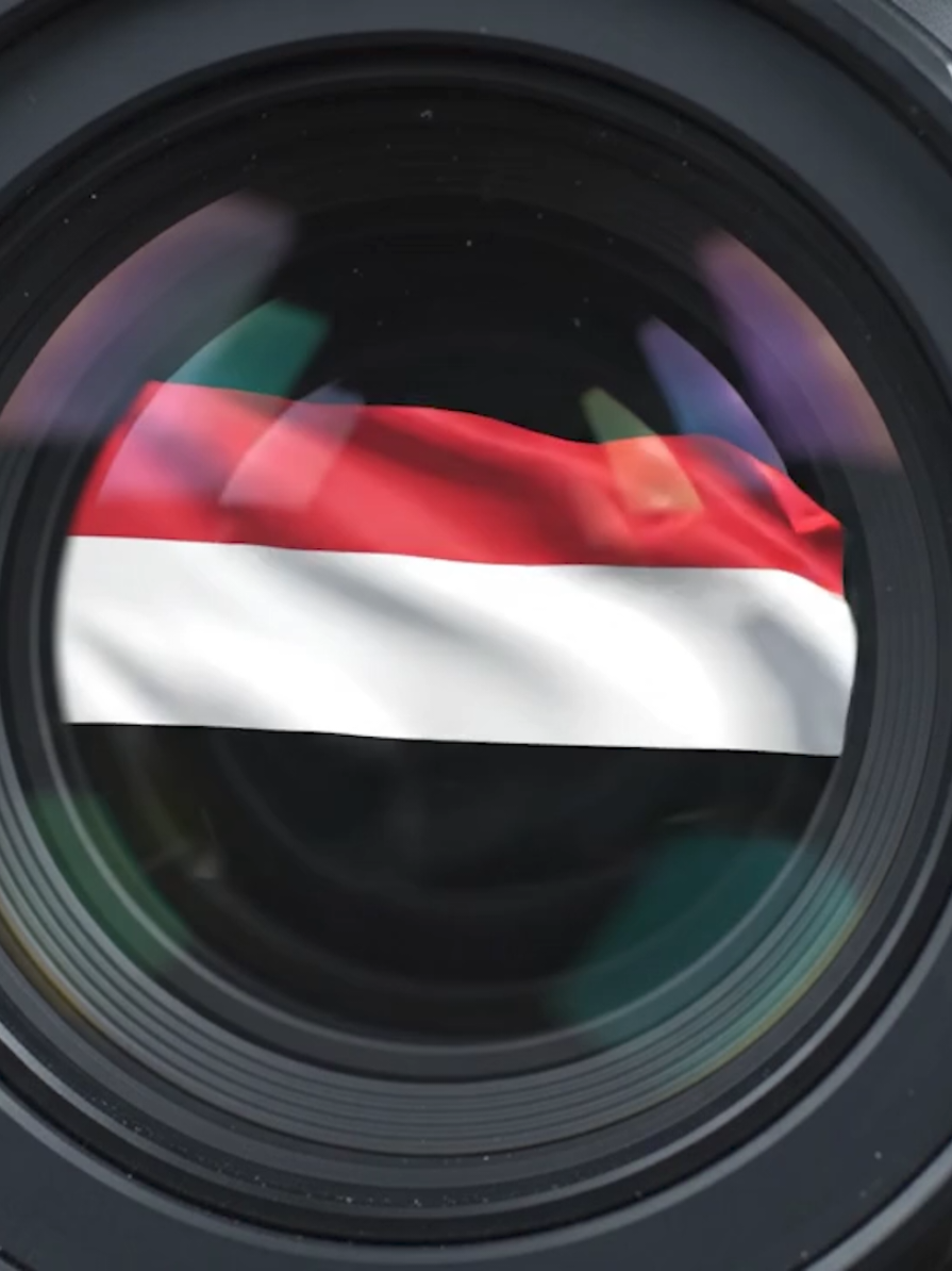 صهاريج عدن: كيف عاشت مدينة بلا نهر أكثر من 2000 عام؟ مدينة بُنيت داخل فوهة بركان، ولا نهر فيها... فكيف عاشت قروناً طويلة؟ الجواب في وادي الطويلة بعدن: صهاريج حجرية ضخمة لا يعرف أحد من بناها يقيناً! 💧🏔️ في هذا الفيديو نغوص في حكاية صهاريج عدن، إحدى أعظم منشآت حصاد مياه الأمطار في التاريخ: • من بناها؟ الروايات الثلاث: السبئيون والحميريون والعهد الإسلامي المبكر • كيف تعمل؟ القنوات والأحواض المتتابعة وملاط الرماد البركاني والآبار الجوفية • كيف دُفنت بالسيول ثم أُعيد اكتشافها وترميمها؟ • حالها اليوم، وإدراج عدن التاريخية في القائمة التمهيدية للتراث العالمي ❓ هل كنت تعرف أن مدينة بلا نهر عاشت على صهاريج عمرها أكثر من ألفي عام؟ اكتب رأيك في التعليقات، وشاركنا إن زرت الصهاريج! ℹ️ مشاهد الفيديو تمثيلية مولّدة بالذكاء الاصطناعي لإعادة تصوّر الأحداث التاريخية. #لمحة_حضارة #اليمن #عدن #الوطن_العربي