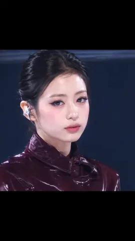 maha dahsyat Jung ahyeon 😍 cantik banget suka banget sm outfit and make up nya 💘💘💘 auranya makin keluar😎 #ahyeon #babymonster 