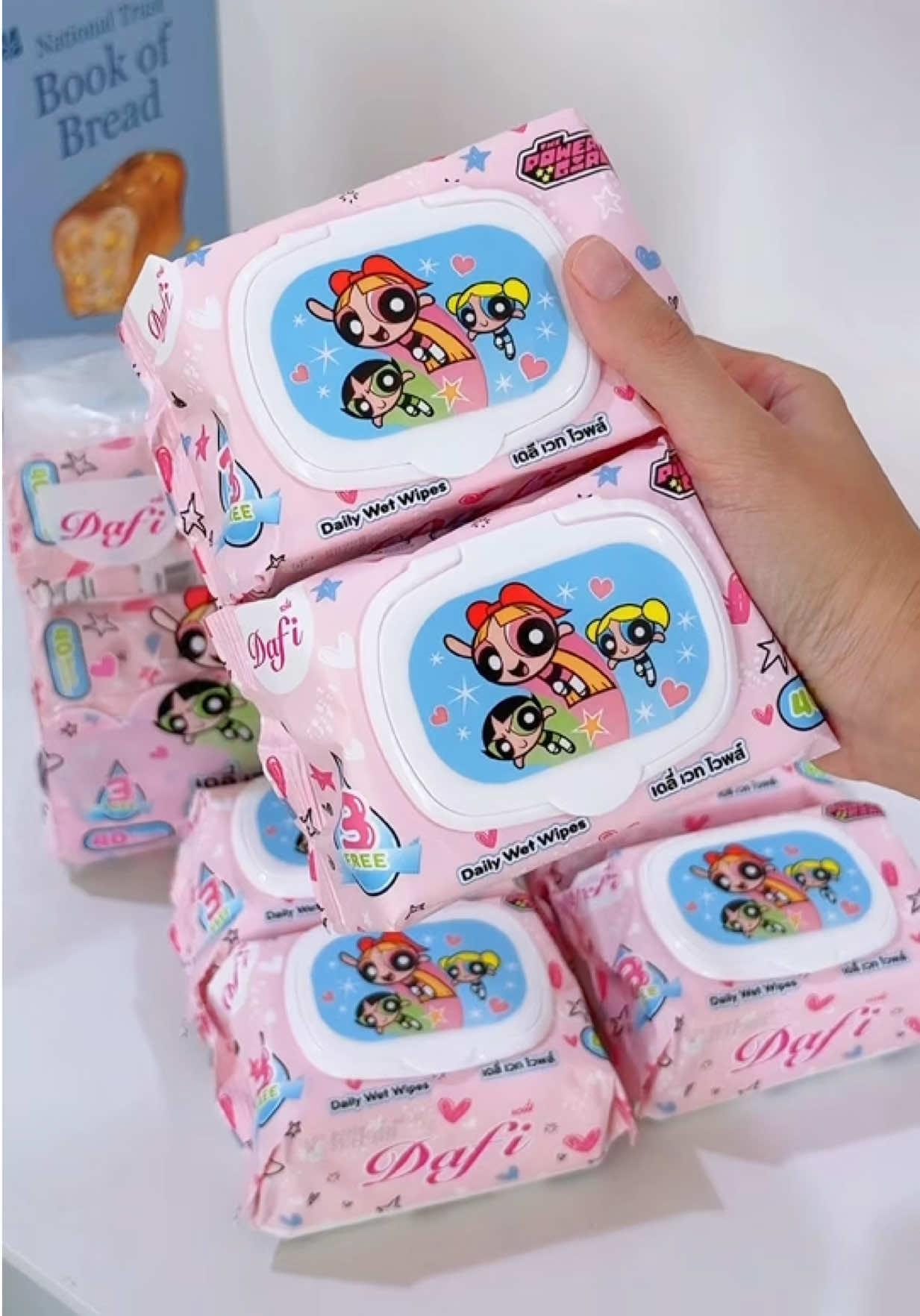 ทิชชูเปียกลายน่ารัก อ่อนโยน ปราศจากแอลกอฮอล์ เช็ดสะอาดปลอดภัย  2 หิ้ว 12 ห่อ คือคุ้มมาก💖 #ทิชชู่เปียก #dafi #ทิชชู่เปียกdafi #ทิชชู่เปียกยกลัง #ทิชชู่ยกลัง 