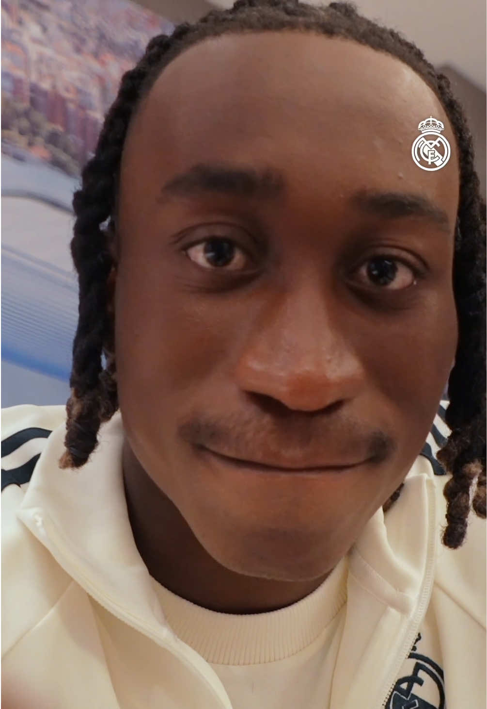 🥰✍️ Signing session in Barcelona! #RealMadrid #ElClásico