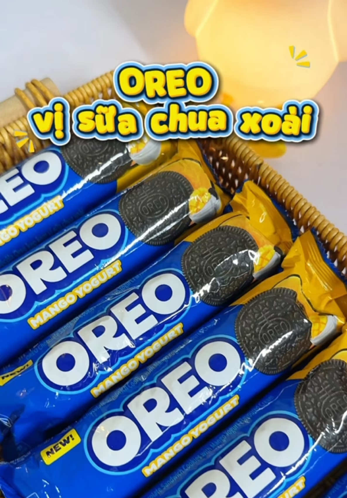 @oreo_vn #OREOKemVịSữaChuaXoài  Xoay bánh, nếm kem, chấm sữa 🤤 👉🏻 Nay có thêm Oreo vị sữa chua xoài, ngon đúng đỉnh lun á! 😍 #Oreo #Oreosuachuaxoai #OreoMangoYogurt #Anvat