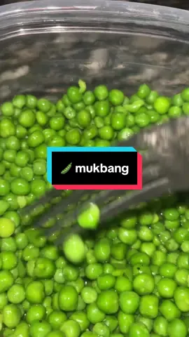 My mom never made peas because my dad hated them As an adult, I think they’re pretty good! My husband hates them too, so I eat my peas in peace with my avocado 🫛🥑 #ASMR #Mukbang #먹방 #Fiber #Peas      