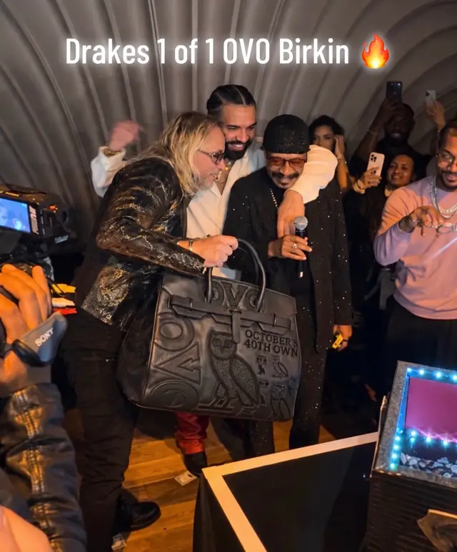 Closer look at Drake’s 1 of 1 OVO birkin gifted by his dad and grandpa. #Drake #DrakeBirthday #Drake40thBirthday #OVO #NightOwlsHQx 