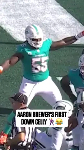 centers have cellys too 😆 #aaronbrewer #miamidolphins #nfl @GEICO  
