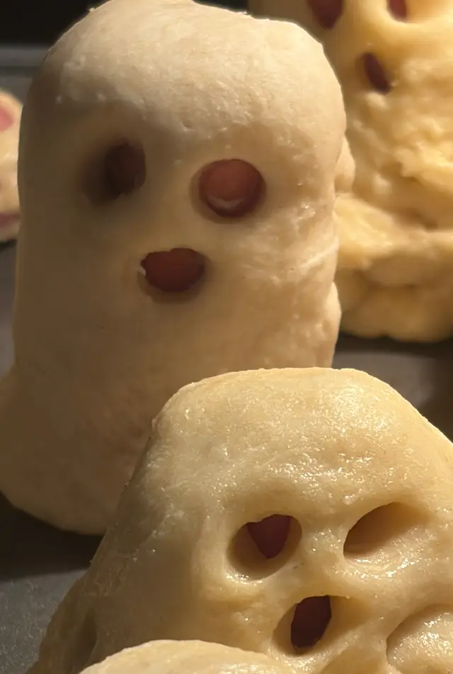 Crescent roll hot dog boos and Halloween cookies with the kids! Tonight is all about roasting pumpkin seeds. Later we will do pretzel spider webs! I love Halloween Szn. 🖤🧡🫶👻🎃