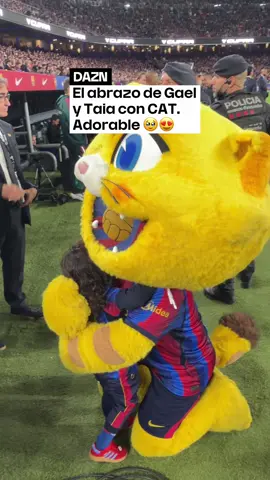 🥹😍 ¡EL ABRAZO DE GAEL Y TAIA CON CAT ANTES DE ELCLÁSICO!  #ELCLÁSICOenDAZN 