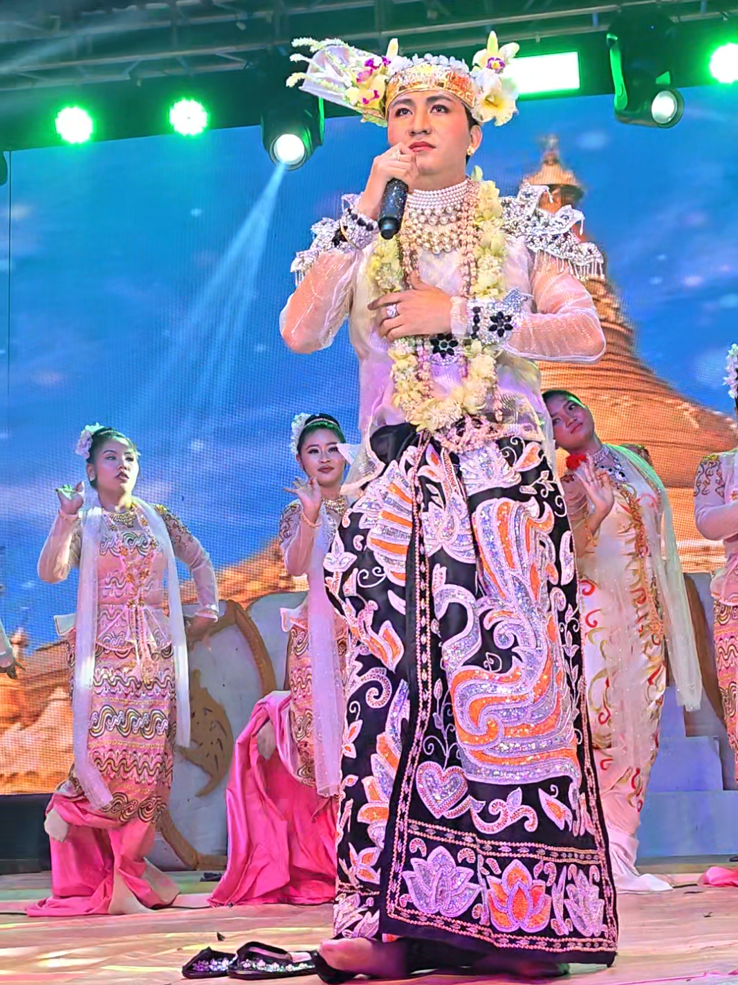 စမ်းရေမိုးfanတွေ ဒီလိုမင်းသားfanဖစ်ရတာ မနက်လင်းတာနဲ့ကျက်သရေကိုရှိလို့#စမ်းရေမိုးဇာတ်သဘင် #နှစ်ပါးသွား #စတုထ္တည #ချစ်စရာလေးမလား🙈 @San Yay Moe 