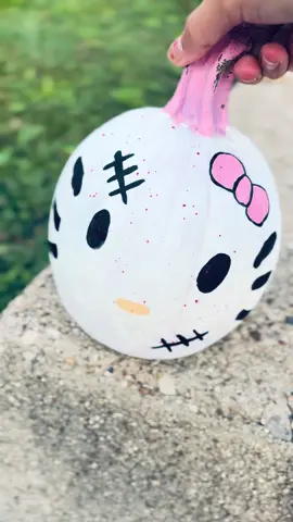 👻🖤🩷#pumpkinpainting #halloween #hellokitty #fyp 