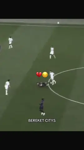 Bernardo Silva pushing his former team Man City mate Rodri for no reason today 😭😭