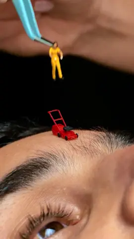 Tiny mais incroyable : créations d'art corporel miniatures #astuce #art #fyp #artsandcrafts 