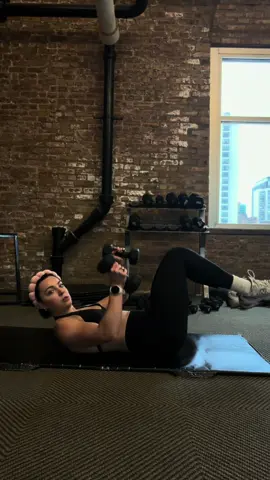 Can you survive my deadbug ladder??🌶️ One of my favs🤭 Train with me🔗 link in bio !! Axeathleticclub.com  #abs #core #corecircuit #abexercises #deepcore