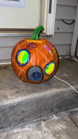 Madilyn’s Spongbob pineapple house pumpkin 😄😄 🪼 🪼  #spongebobsquarepants #jellyfishjam #pumpkincarving 