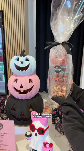Take a tour of our halloween specials with us! 🍭 👻 #swedishcandy #candy #halloween 
