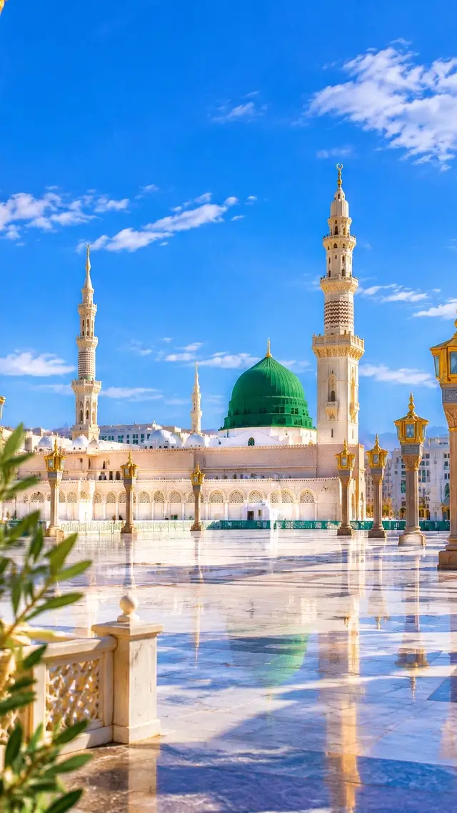 Visiting Madinah 🕌 What you need to know before you go This is Al-Masjid an-Nabawi, the Prophet’s Mosque in Madinah 🤍 One of the most sacred & serene places in the world. 📝 Simple travel guide for your trip: • Plan your visit around prayer times • Women & men must wear modest clothing • The marble courtyard reflects the blue sky, perfect for photos • Get your permit ahead if you want to enter Rawdah • Walk around the outer area to enjoy the stunning architecture The peace you feel here cannot be described in words ✨ Save this post for your future Saudi trip! #MadinahTravel #ProphetsMosqueMadinah #VisitSaudi #TravelBucketList #IslamicArchitecture