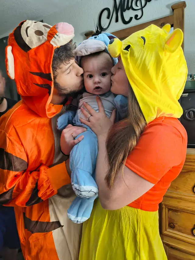 our Halloween costumes💛🧡🩵