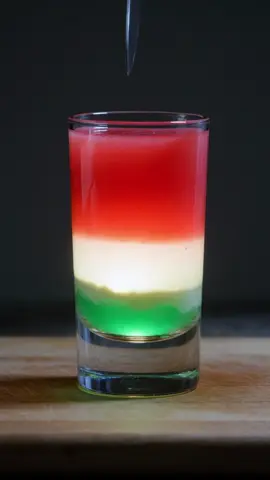 Bold red, white and river green, glowing 🏙️ ❤️💚 Wait for the cut... it's CAKE 🍰 #layeredshot #chicago #windycity #blacklight #cakeify 