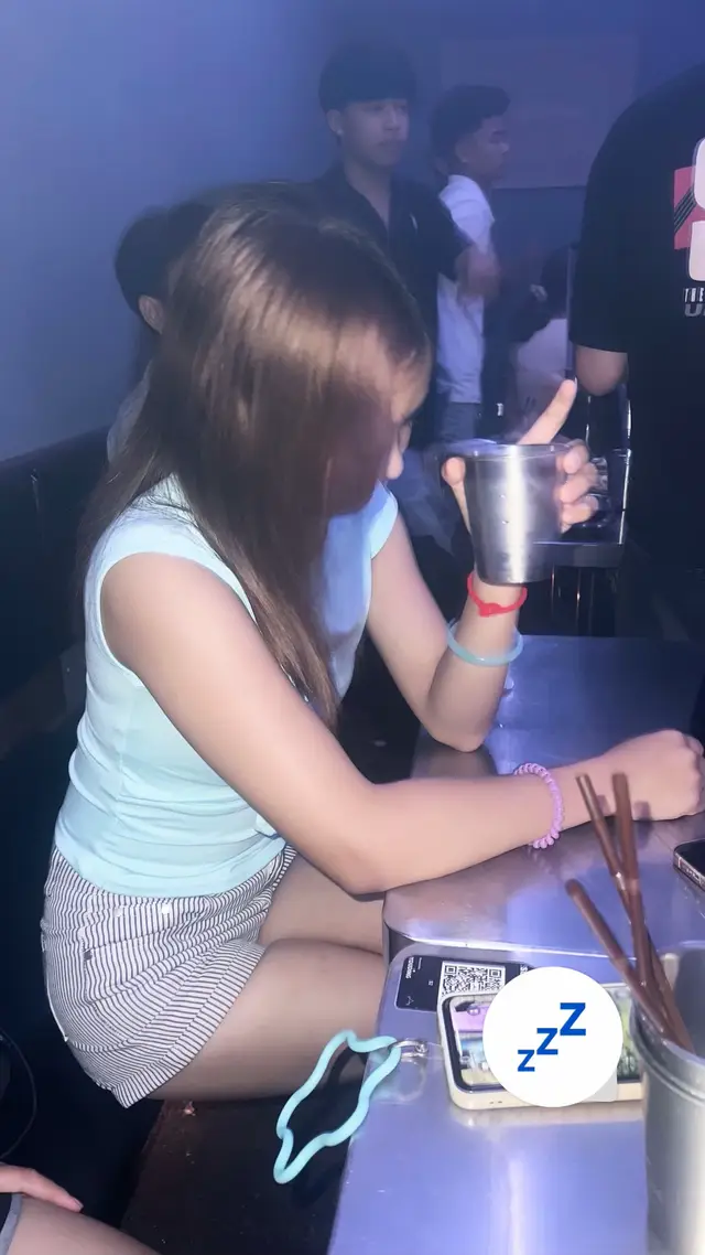 Just មនុស្សកំដរផឹក…