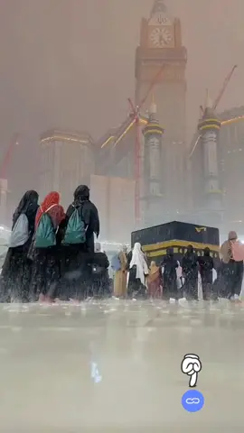 مدینہ منورہ مدینہ، نبی ﷺ کا شہر، روشن چراغ ایمان کا مینار، جہاں اسلام کی تاریخ کو پرواز ملتی ہے مسجد نبوی عظمت اور شان کی علامت جہاں نبی محمد ﷺ کا روضہ ایک مقدس منظر ہے شہر کی گلیاں کھجور کے درختوں سے سجی ہوئی ہیں، سبز و بلند ایک پرسکون نخلستان جہاں ایمان اور امن دلوں کو مسحور کرتے ہیں مدینہ کی مالا مال تاریخ اور ورثہ چھو کر محسوس ہونے کے قابل ہے ایسا مقام جہاں دنیا بھر سے مسلمان آکر روحانی سکون پاتے ہیں شہر کی گرمجوش مہمان نوازی اور خوش اخلاقی اسے زیارت کی ایسی جگہ بناتی ہے جہاں پہنچنے کے لیے لمبا سفر بھی قابل قدر ہے🕋🤲🕋🤲#plztiktokteamdontunderviewmyvideos #foryoupageofficial❤️❤️ #tiktok #tiktokviwesplz #creatorsearchinsights 